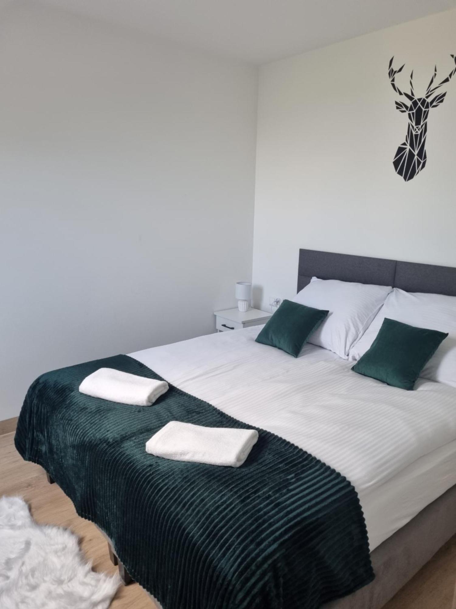 Apartamenty Jelen Pod Grapom Banska Nizna Esterno foto